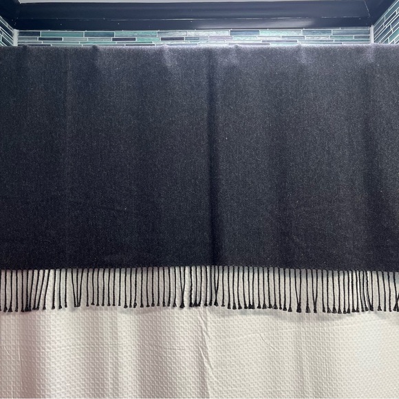 Crate&Barrel Elegant Gray Alpaca Blend Throw with Fringe - Picture 3 of 4